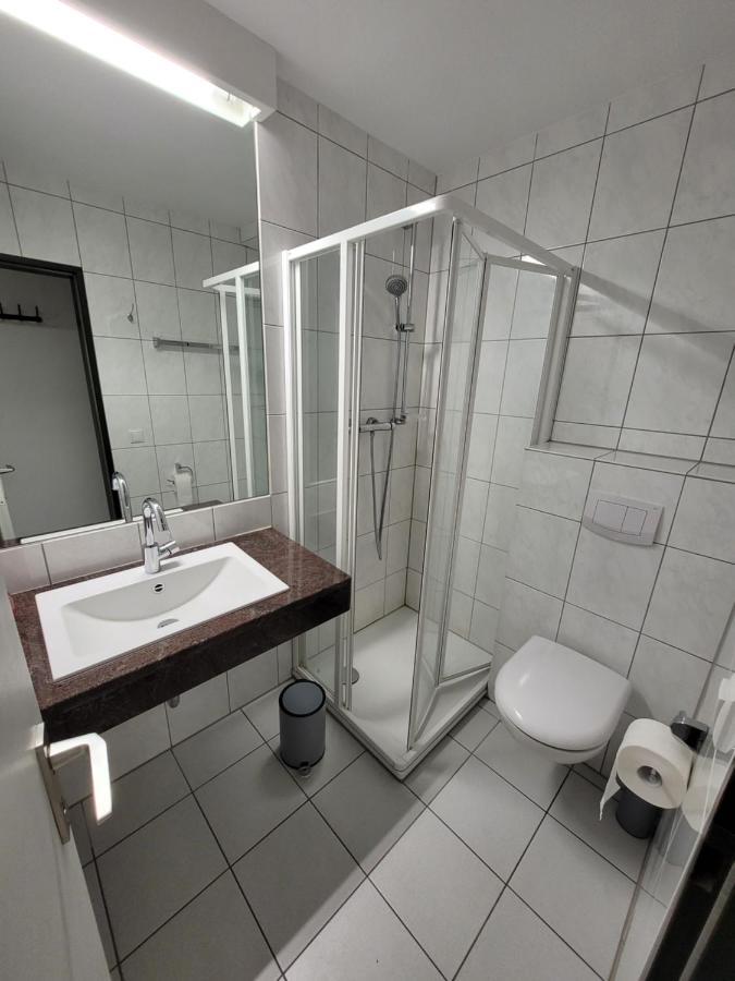 Guesthouse Wi Rooms 于利希 外观 照片