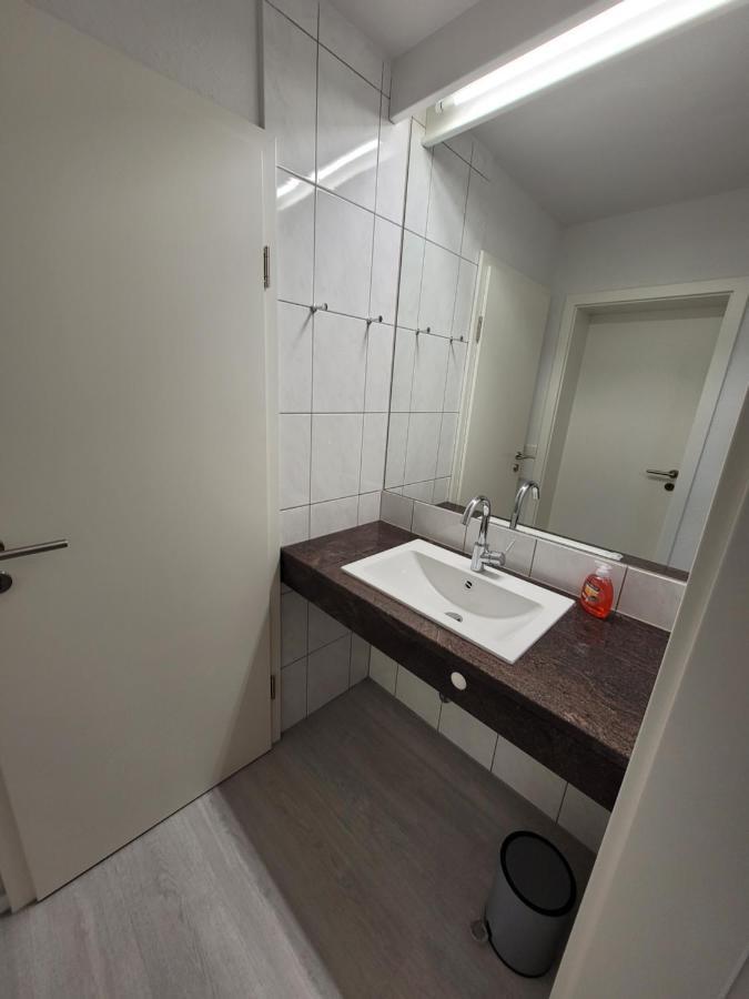 Guesthouse Wi Rooms 于利希 外观 照片